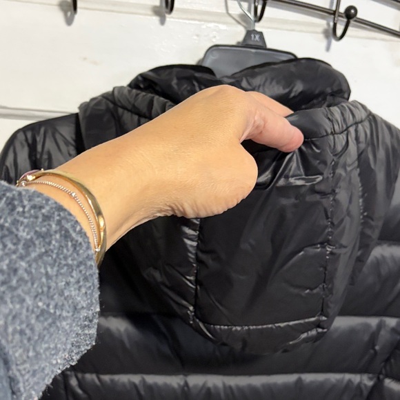 Andrew Marc Women's Black Puffer Coat - Picture 7 of 9